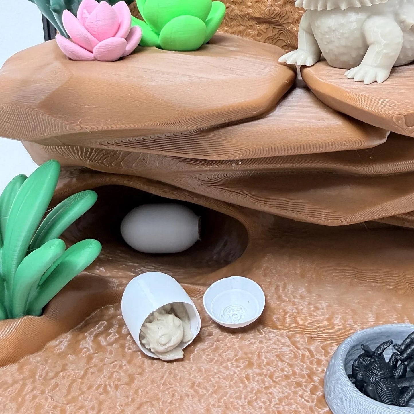 Bearded Dragon Terrarium With Lift Lid And Crackable Egg