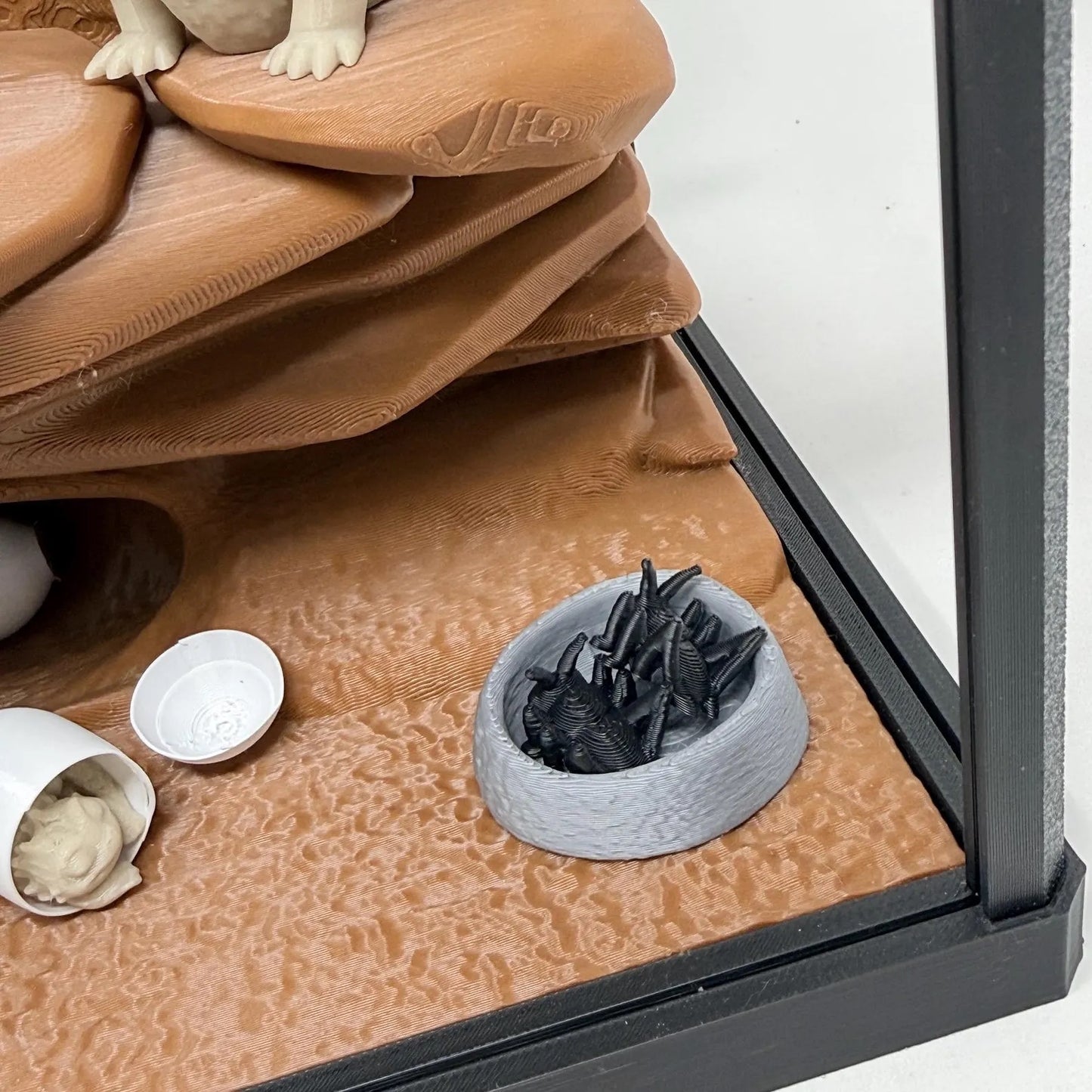 Bearded Dragon Terrarium With Lift Lid And Crackable Egg